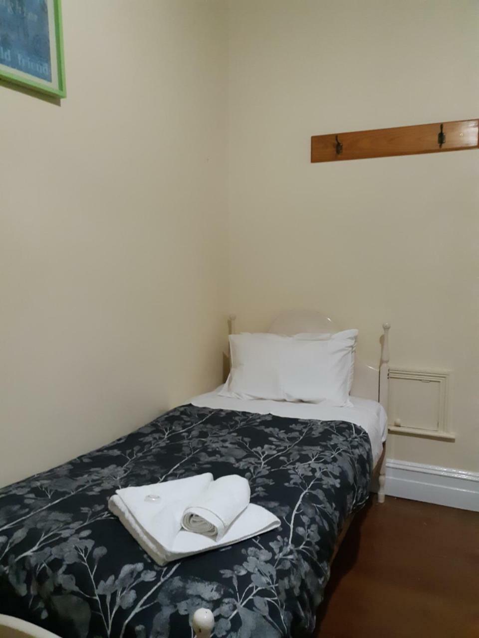 The Victoria Hotel Ръдърглен Екстериор снимка